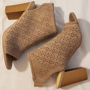 LC high heel ankle boot